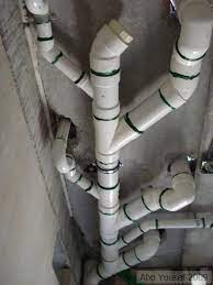 فني سباك كشف تسربات